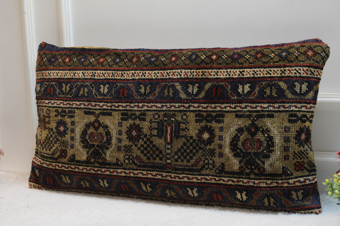 Handmade Wool Turkish Rug Lumbar Pillow Cover (16x32 in)