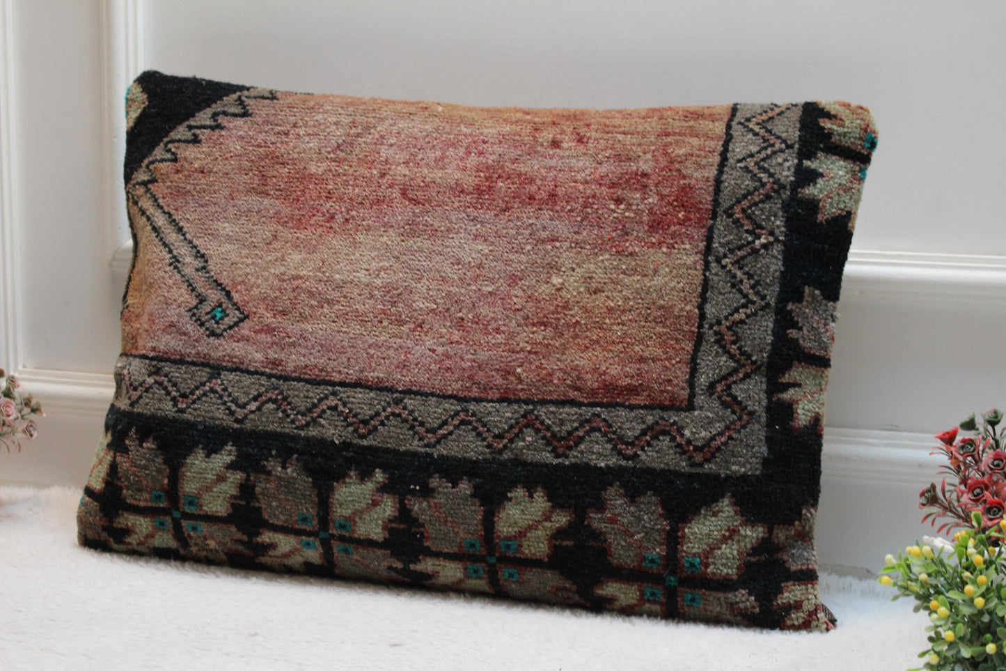 Handmade Turkish Lumbar Pillow Cover: Vintage Kilim Rug, 16x24 inch