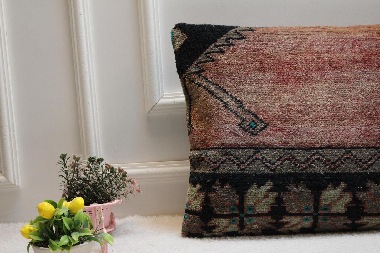 Handmade Turkish Lumbar Pillow Cover: Vintage Kilim Rug, 16x24 inch