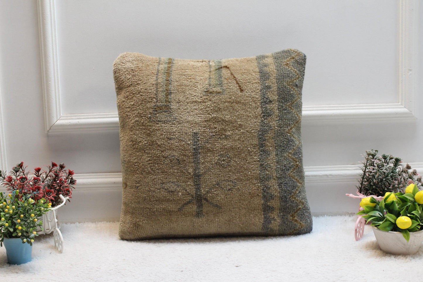 Handmade Turkish Rug Pillow Cover: Vintage Wool Kilim, 16x16 inch