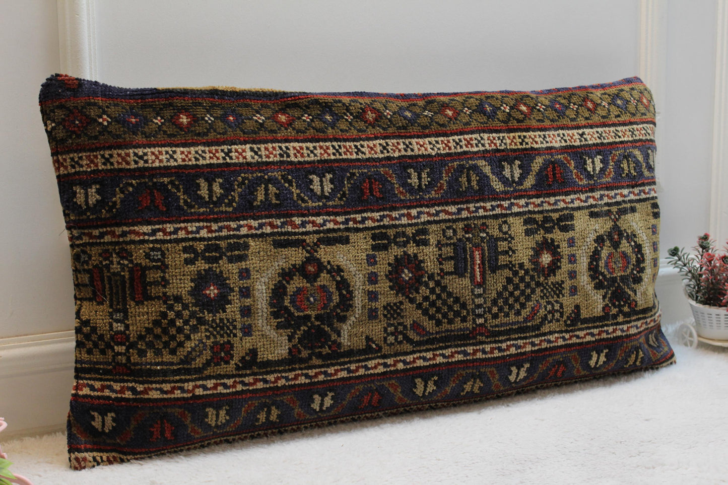 Handmade Wool Turkish Rug Lumbar Pillow Cover (16x32 in)