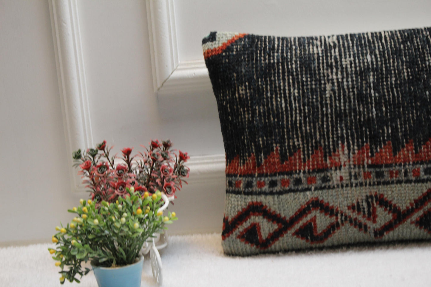 Handmade Kilim Lumbar Pillow Cover: Southwestern Tribal Rug, 12x24