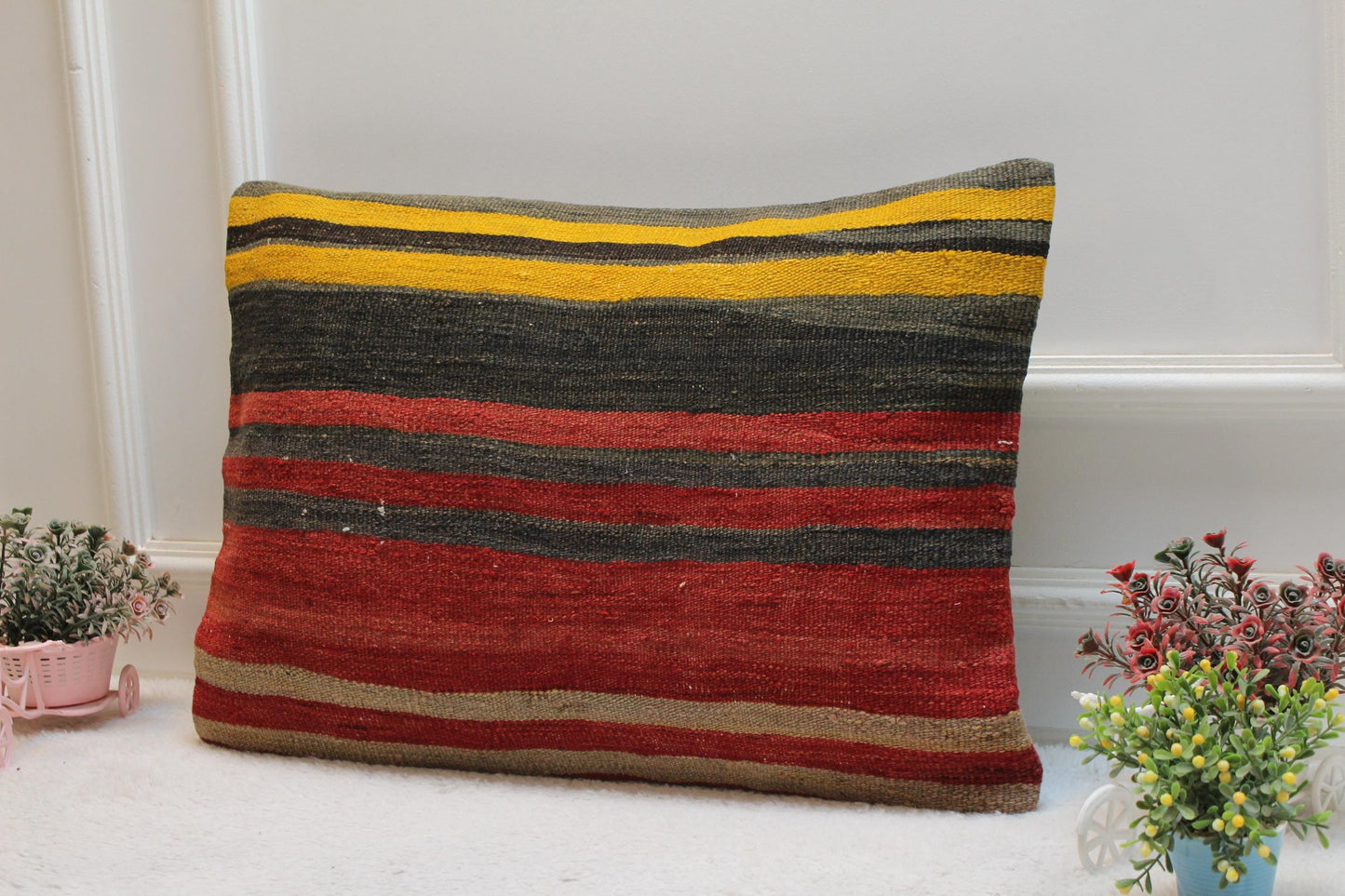 Handmade Kilim Pillow Cover: Upcycled Woven Wool, Red Beige (16x24in)