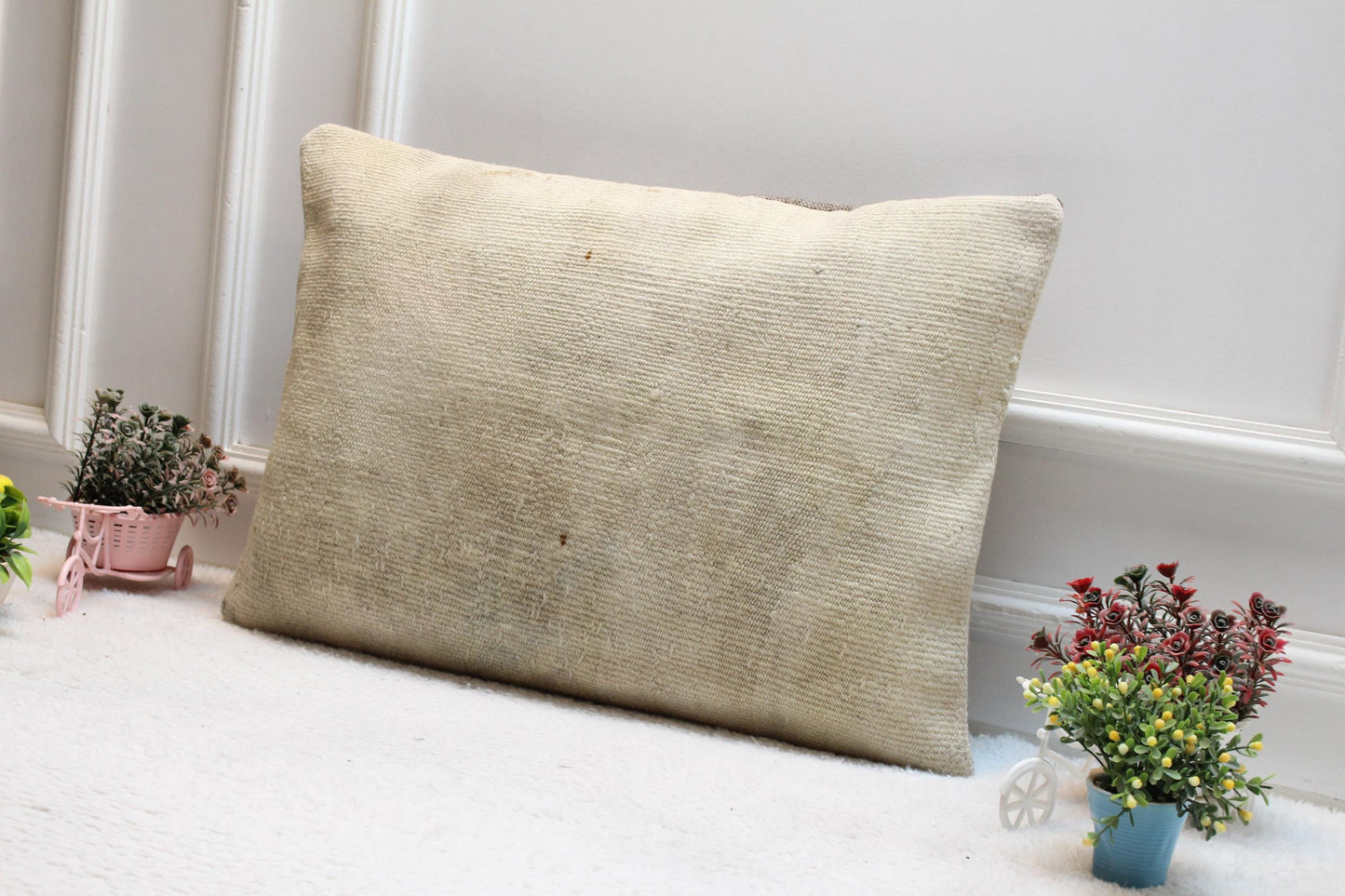 White Turkish Kilim Lumbar Pillow Cover: Vintage Rug Pillow, 16x24 inch