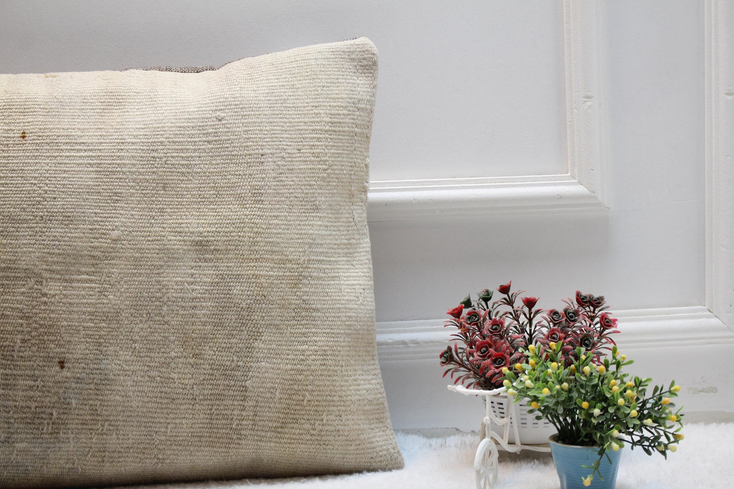 White Turkish Kilim Lumbar Pillow Cover: Vintage Rug Pillow, 16x24 inch