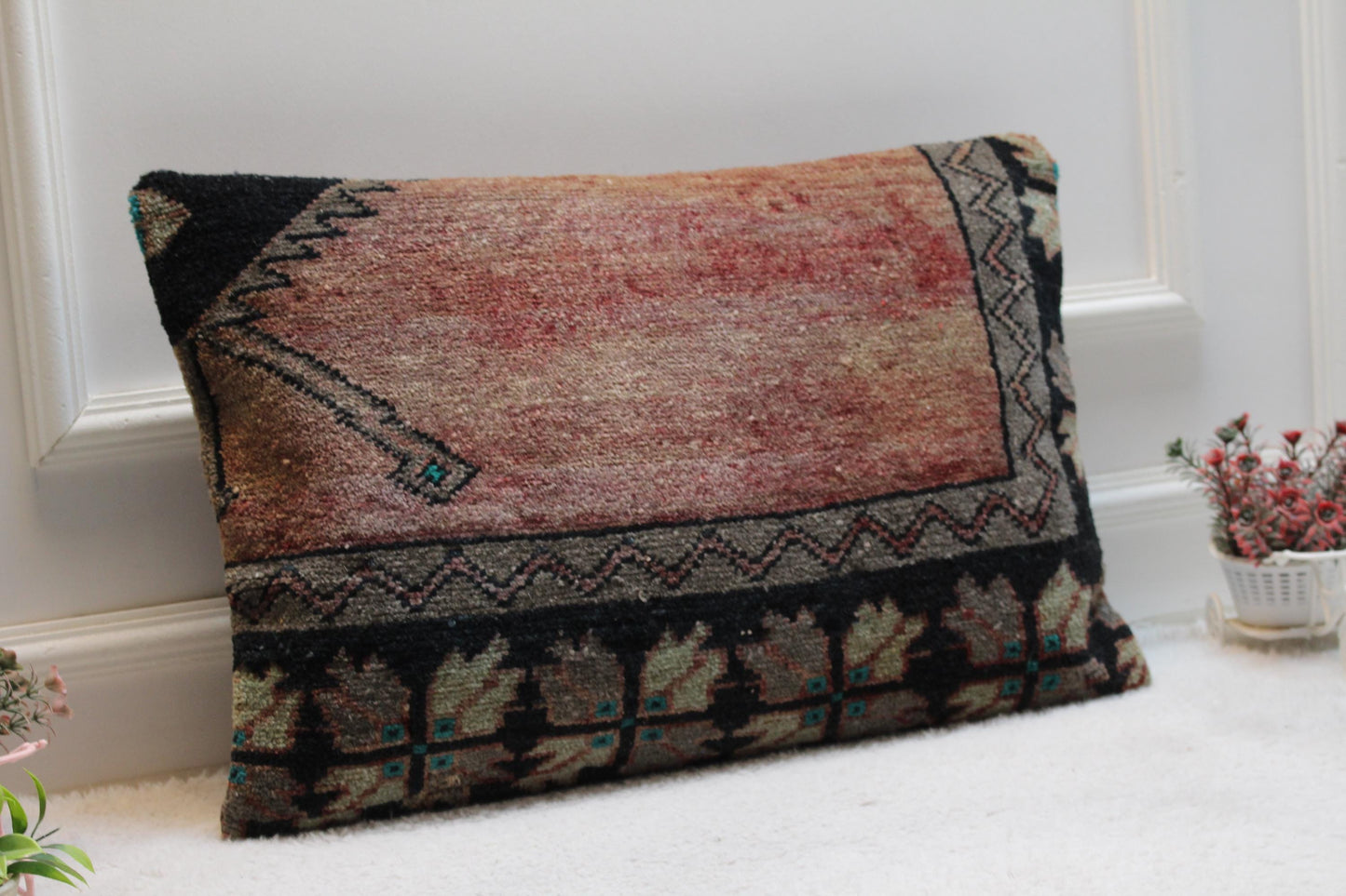Handmade Turkish Lumbar Pillow Cover: Vintage Kilim Rug, 16x24 inch