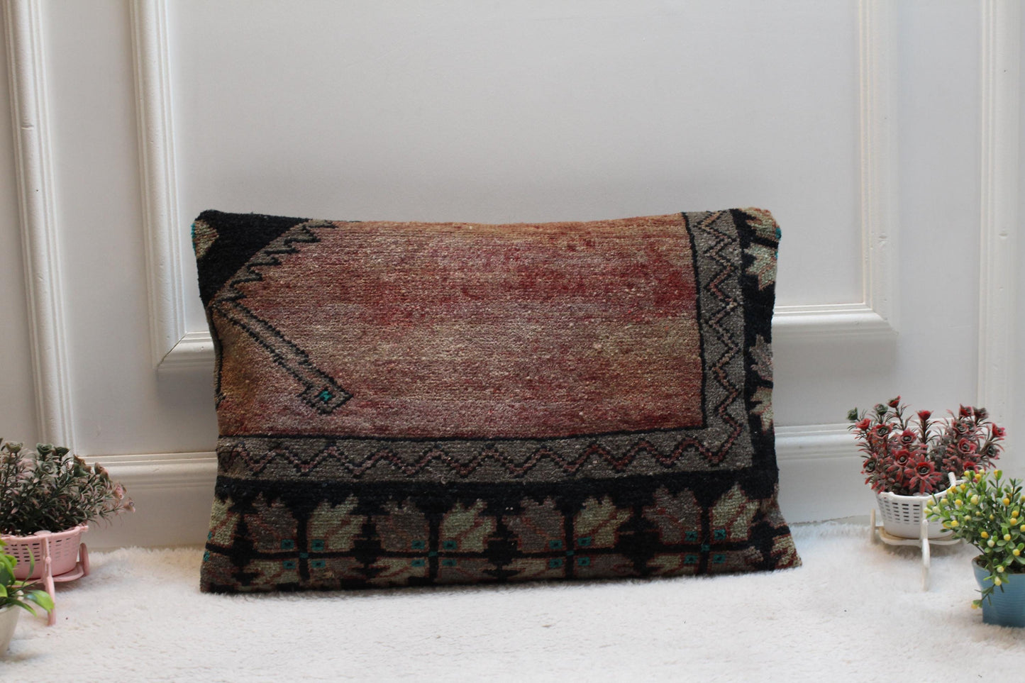Handmade Turkish Lumbar Pillow Cover: Vintage Kilim Rug, 16x24 inch