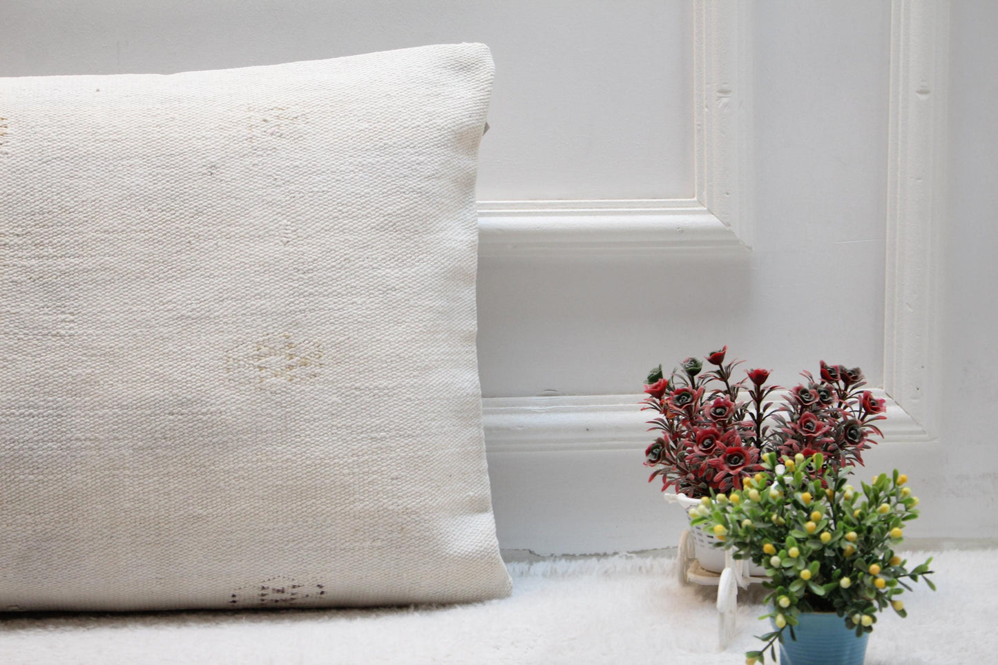 Handmade White Kilim Lumbar Pillow Cover: Boho Woven Rug, 16x24 inch