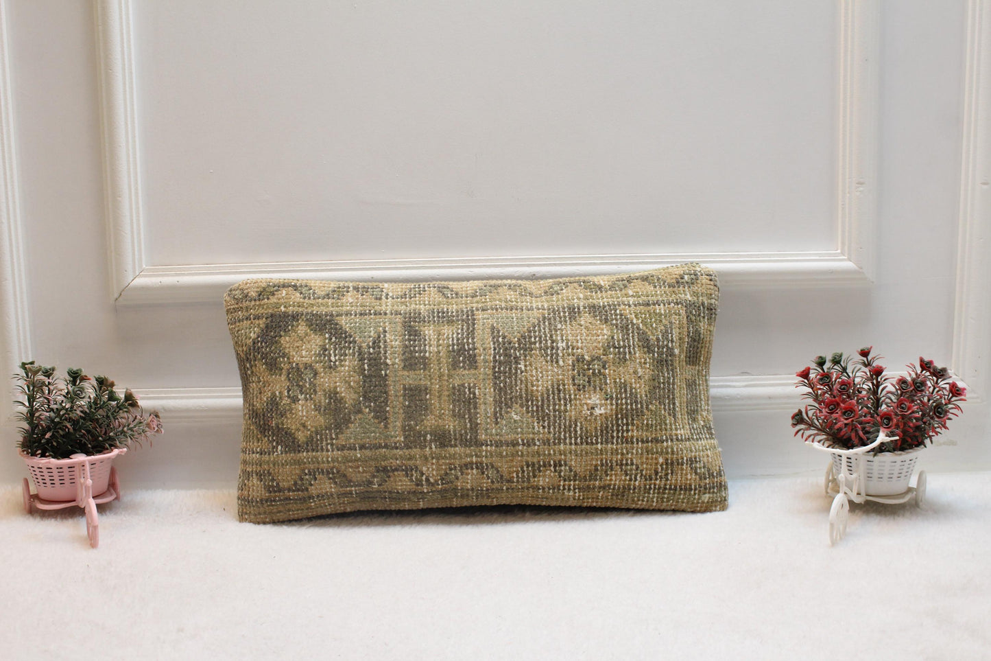 Vintage Turkish Kilim Lumbar Pillow Cover: Handmade Wool Accent (12x20 in)