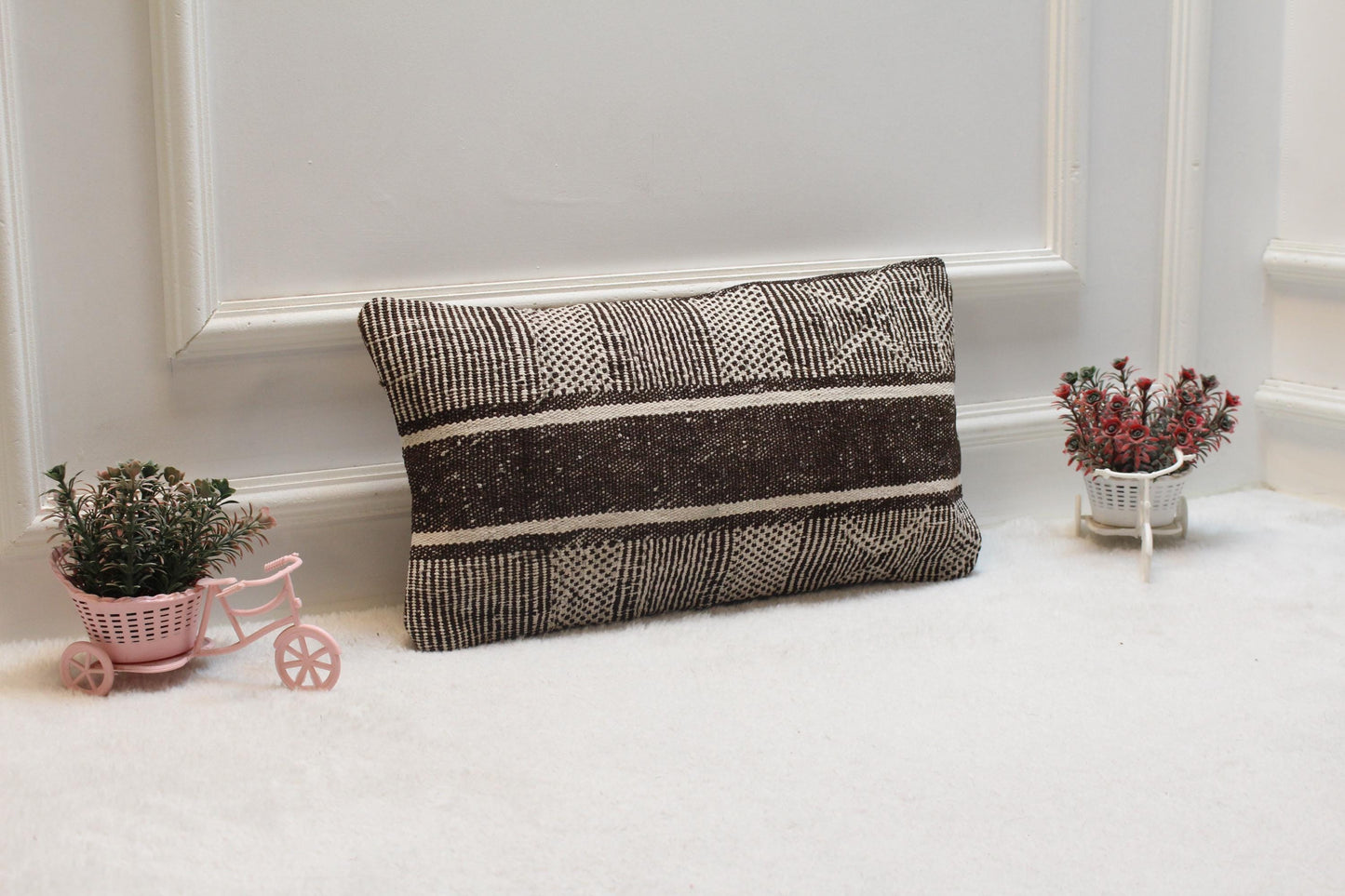 Handmade Turkish Kilim Pillow Cover: Organic Wool Lumbar Pillow (12x20 in)