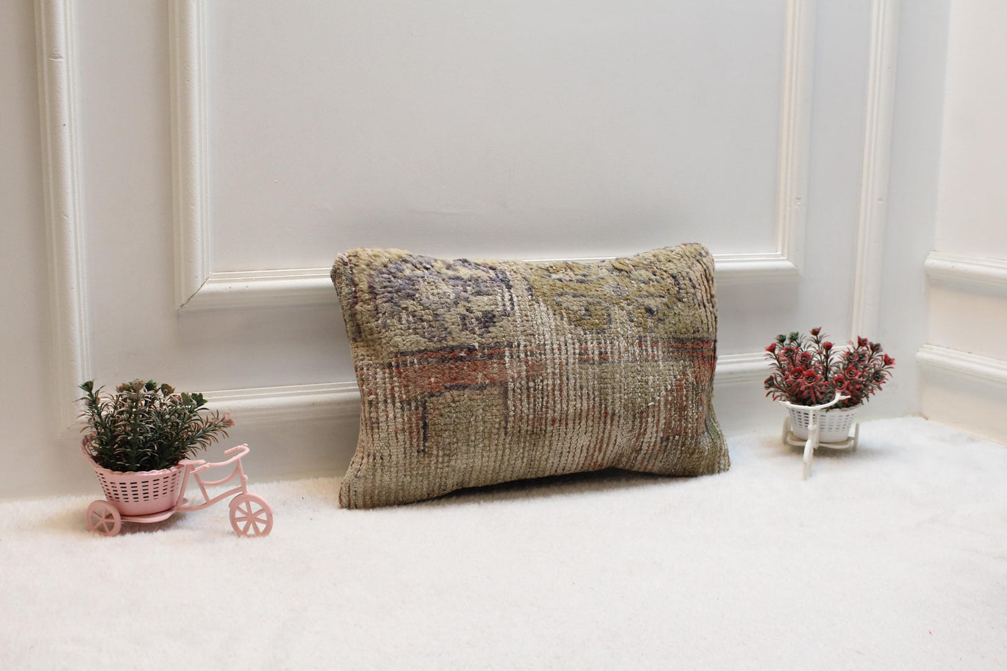 Beige Vintage Turkish Rug Lumbar Pillow Cover (12x20 in)