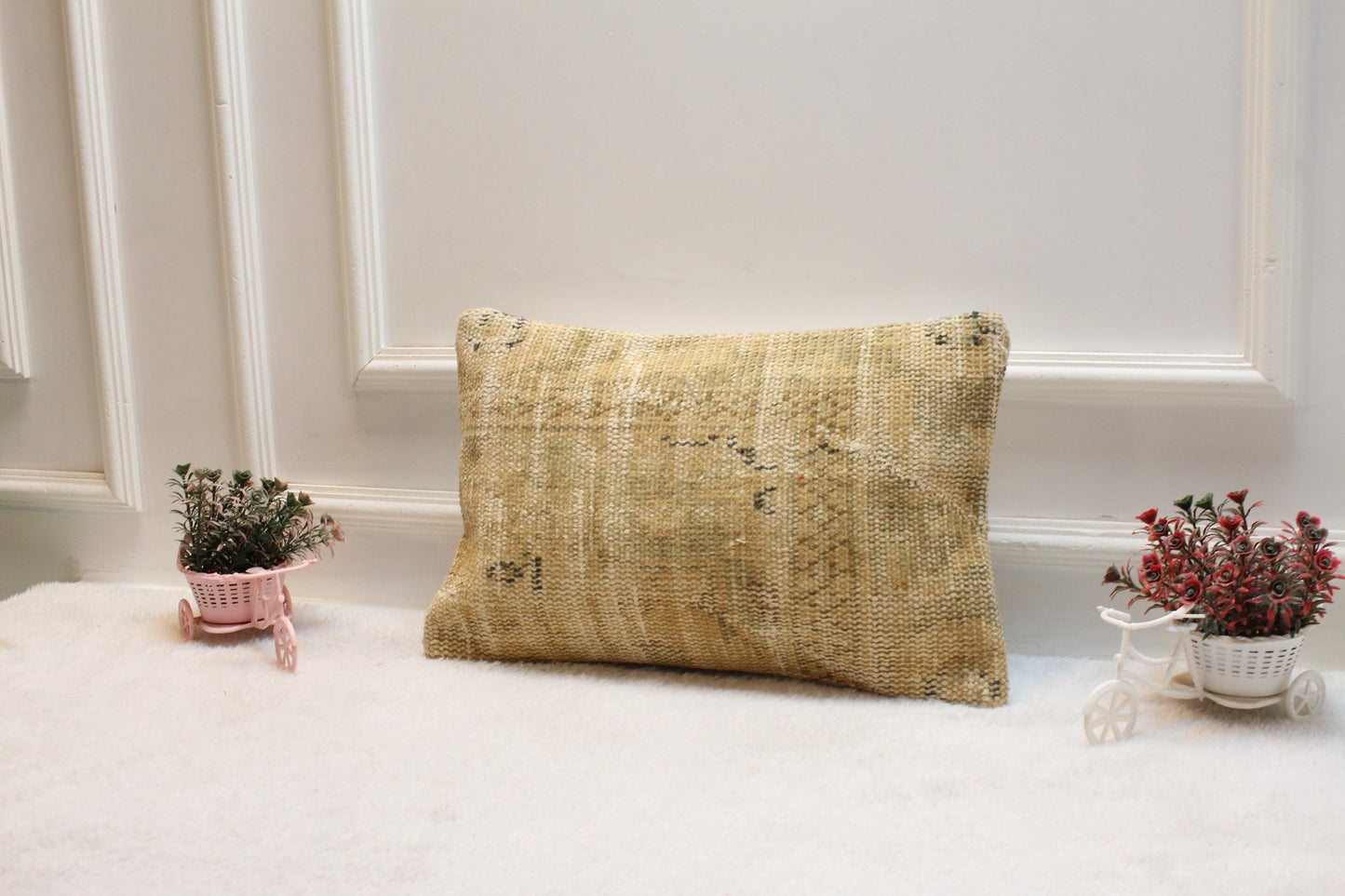 Handmade Beige Kilim Lumbar Pillow Cover: Turkish Rug Pillow (12x20 inc)