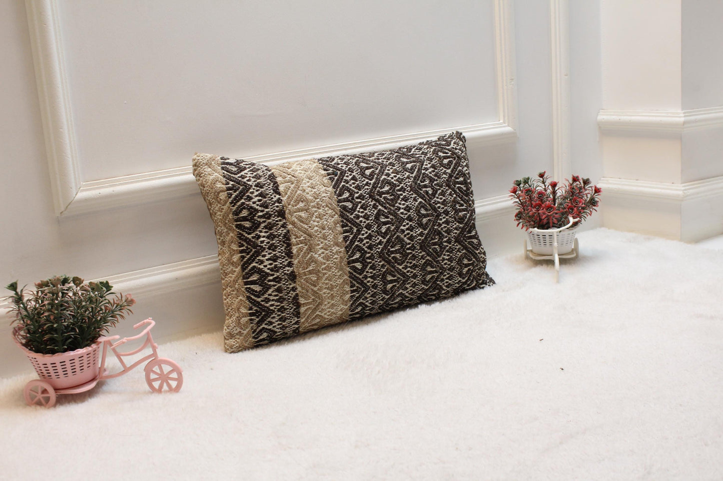 Handmade Wool Kilim Lumbar Pillow Cover: Bohemian Decor (12x20 inc)
