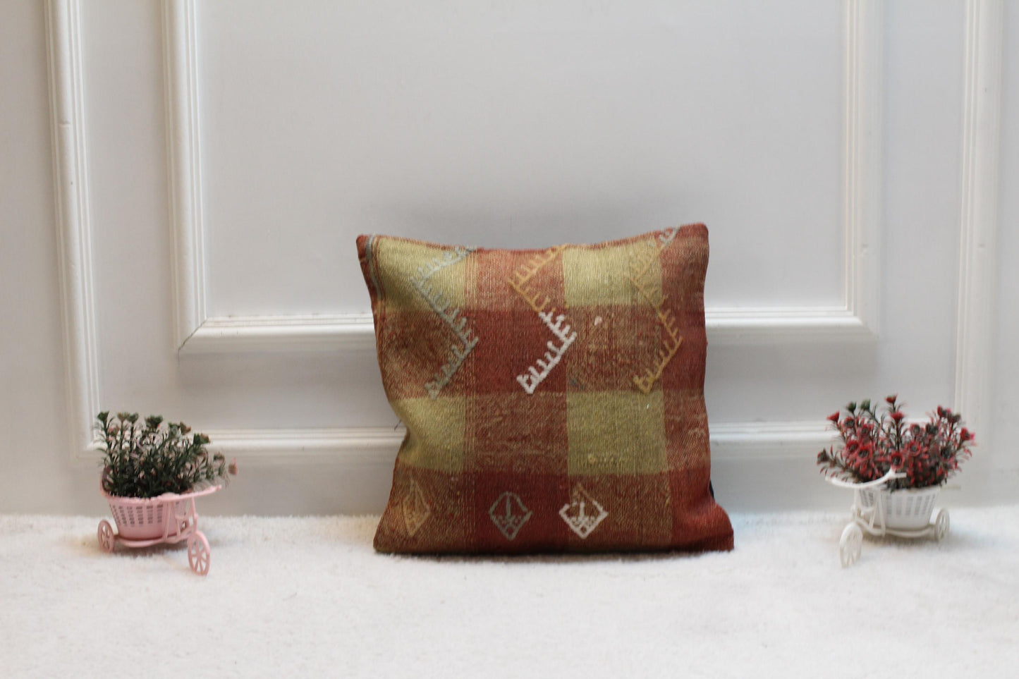 Handmade Square Kilim Pillow Cover: Organic Wool Throw Pillow (16x16 in)