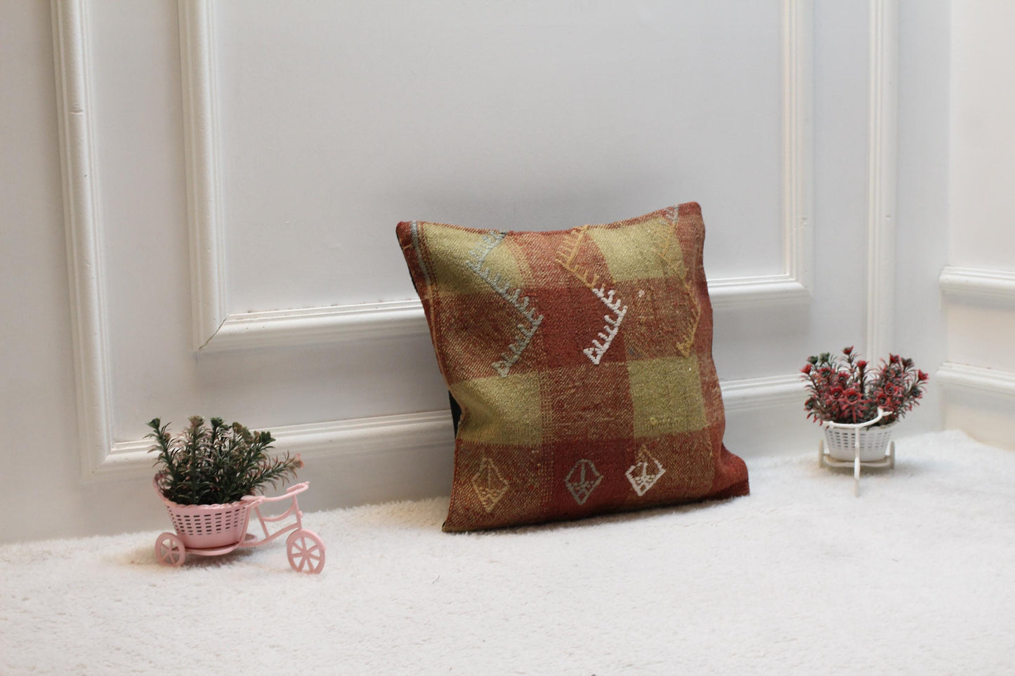 Handmade Square Kilim Pillow Cover: Organic Wool Throw Pillow (16x16 in)