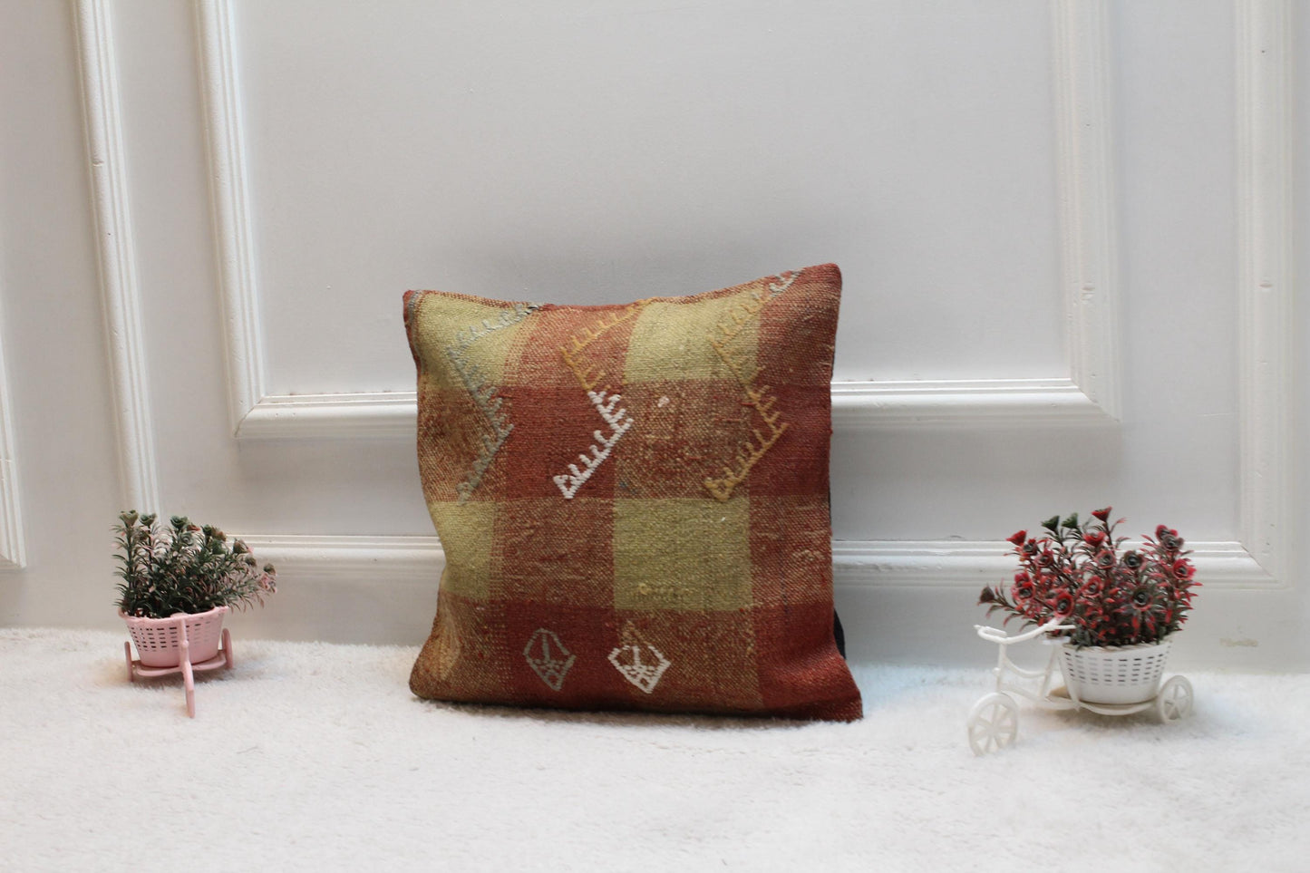 Handmade Square Kilim Pillow Cover: Organic Wool Throw Pillow (16x16 in)