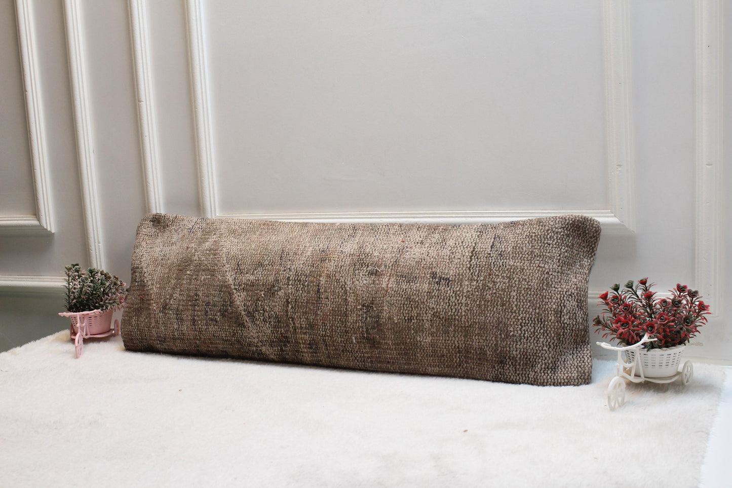 Handwoven Beige Kilim Lumbar Pillow Cover – Rustic Turkish Wool, 12x36”