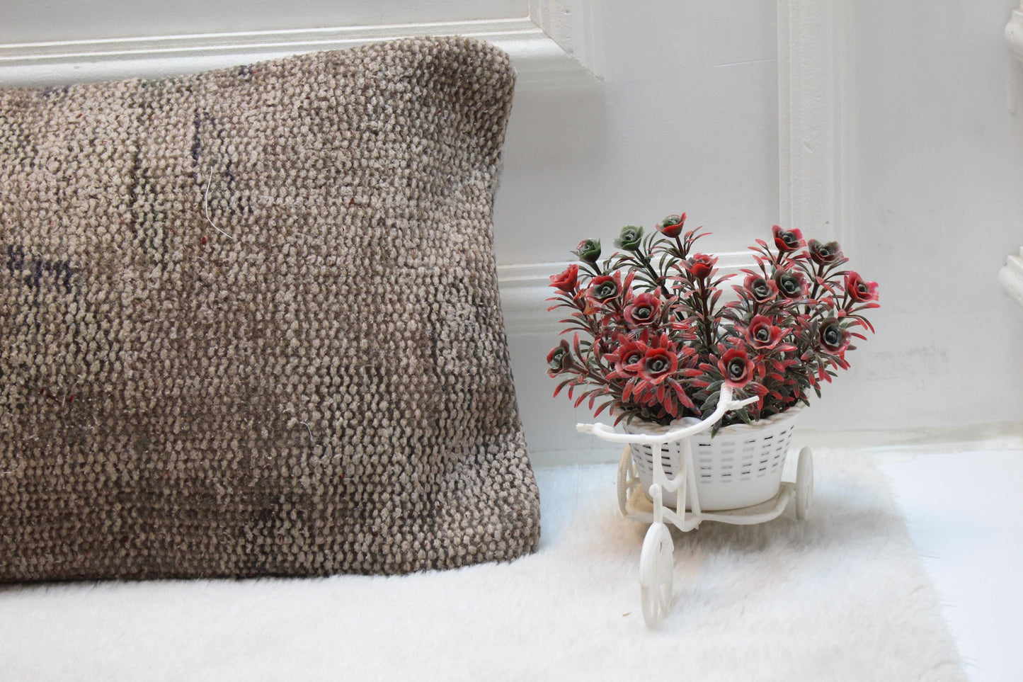 Handwoven Beige Kilim Lumbar Pillow Cover – Rustic Turkish Wool, 12x36”