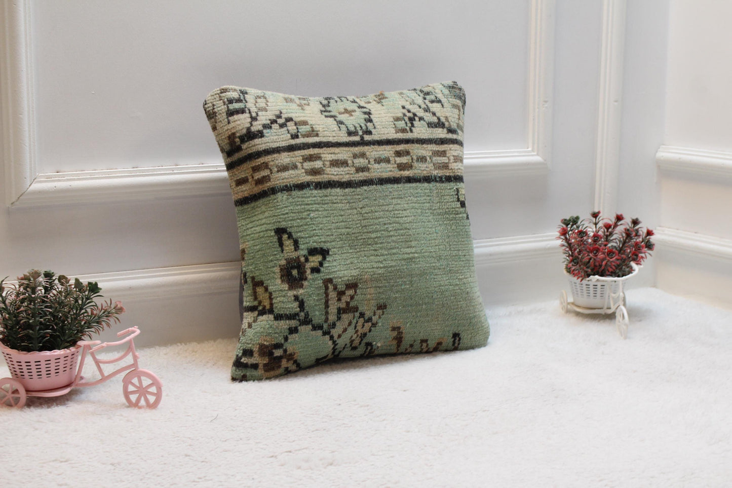 Handmade Green Turkish Pillow Cover: Vintage Kilim Rug, 16x16 inc