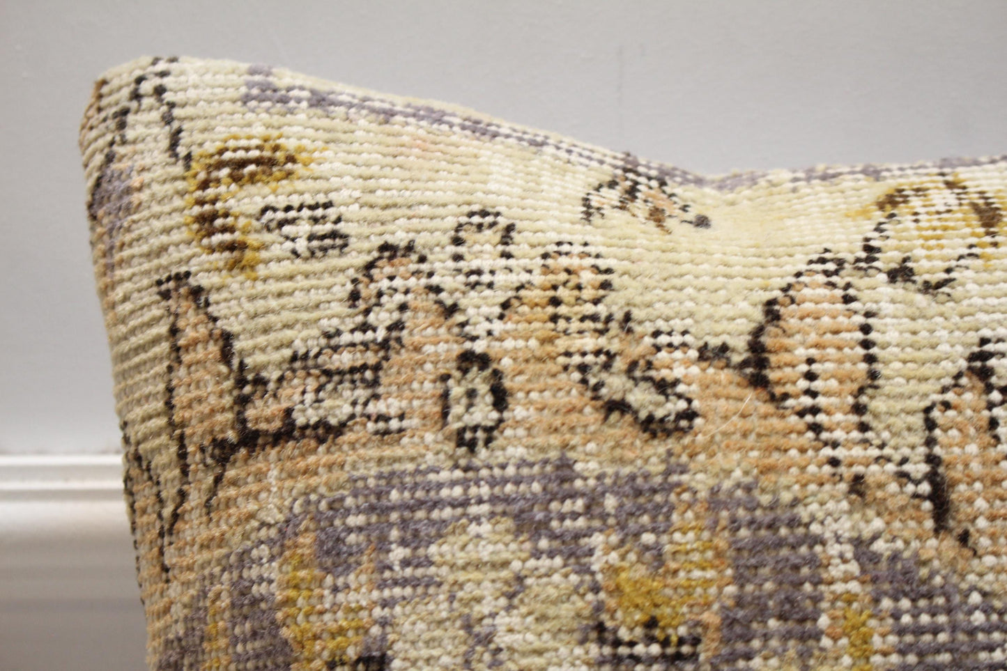 Handmade Turkish Rug Pillow Cover: Floral Kilim Pillow Case (16x16 in)