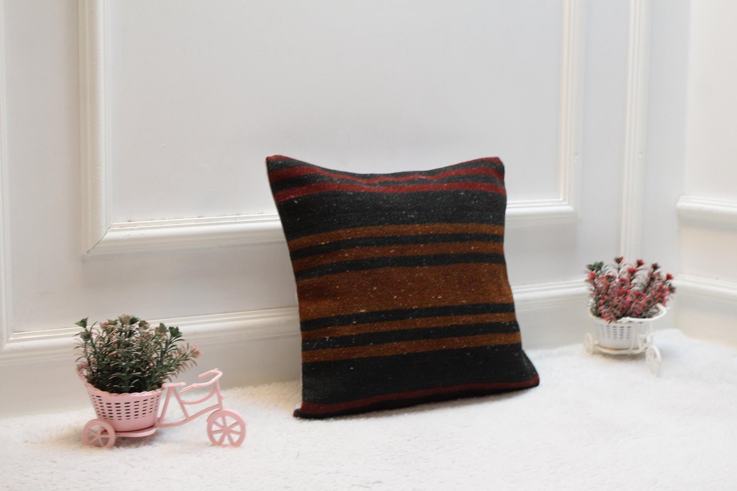 Handmade Kilim Pillow Cover: Vintage Ethnic Wool Cushion (16x16 inch)