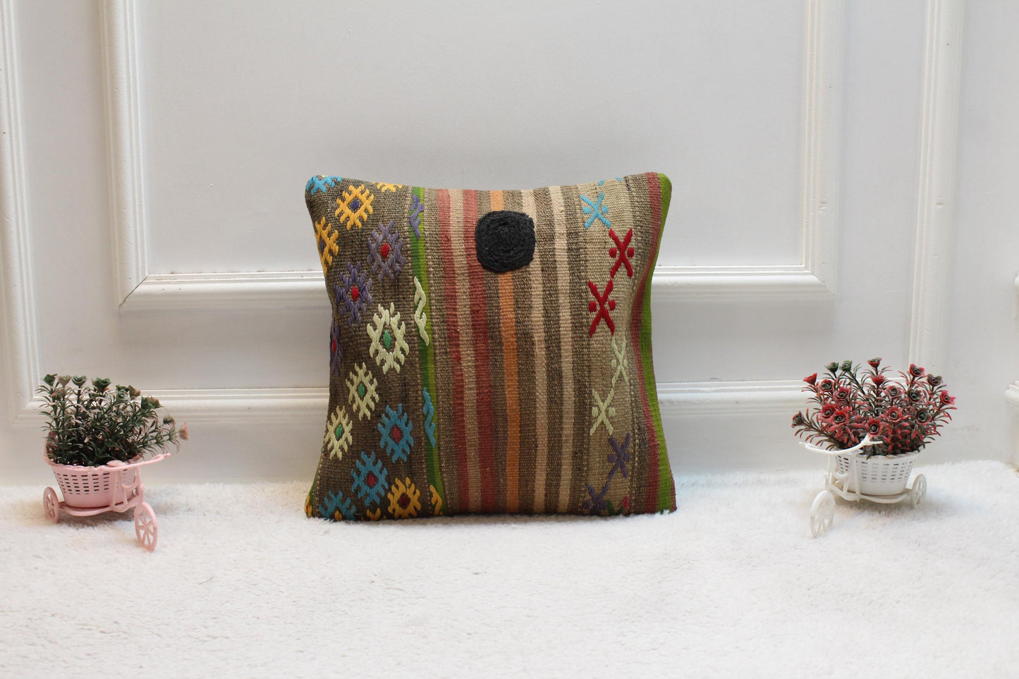 Handmade Geometric Kilim Pillow Cover: Upcycled Anatolian Wool (16x16 in)