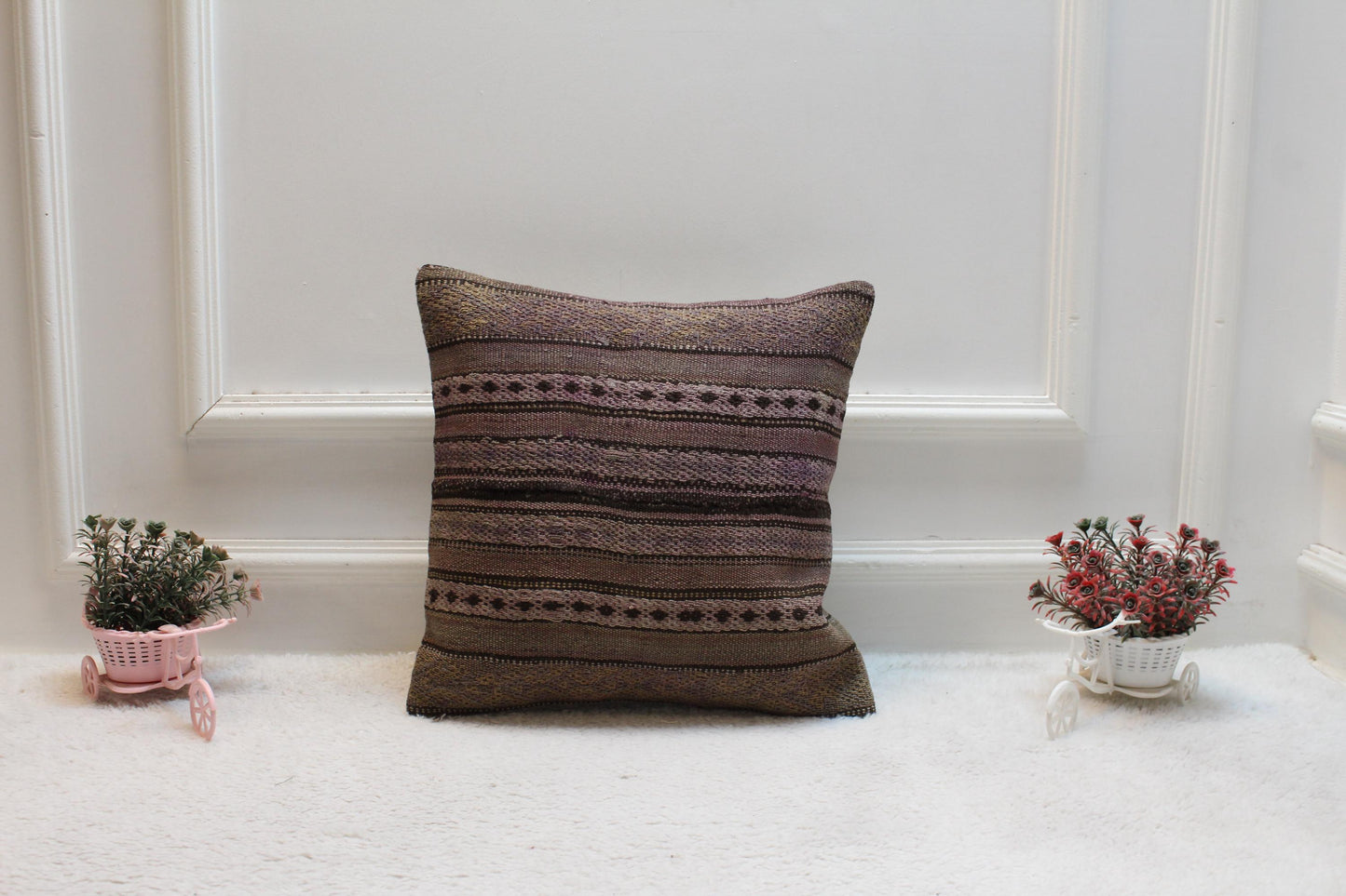 Geometric Kilim Pillow Cover: Handmade Turkish Woven Rug, 16x16 inch