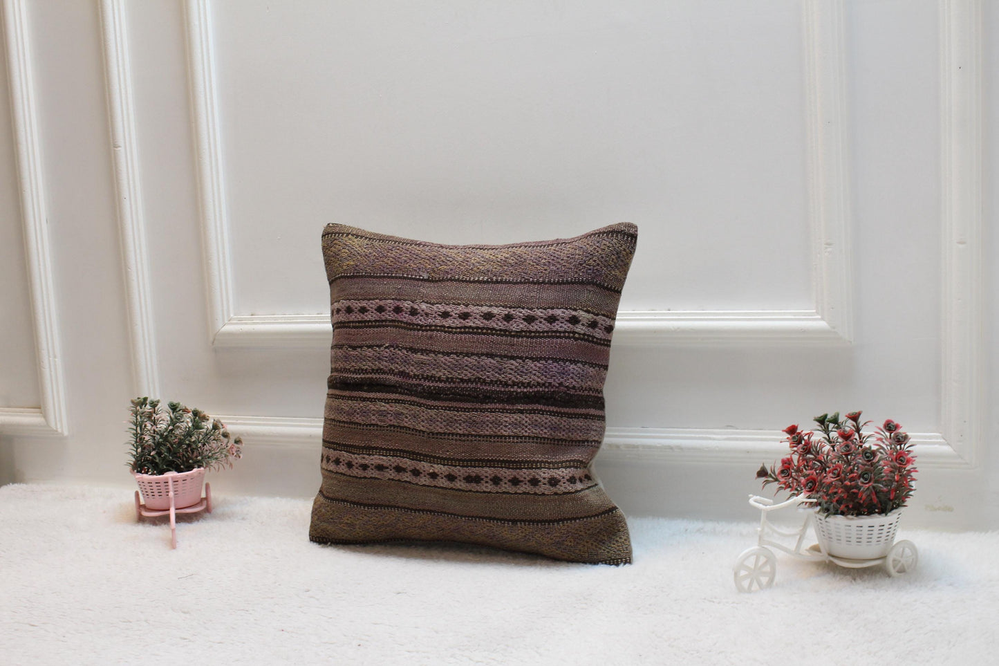 Geometric Kilim Pillow Cover: Handmade Turkish Woven Rug, 16x16 inch