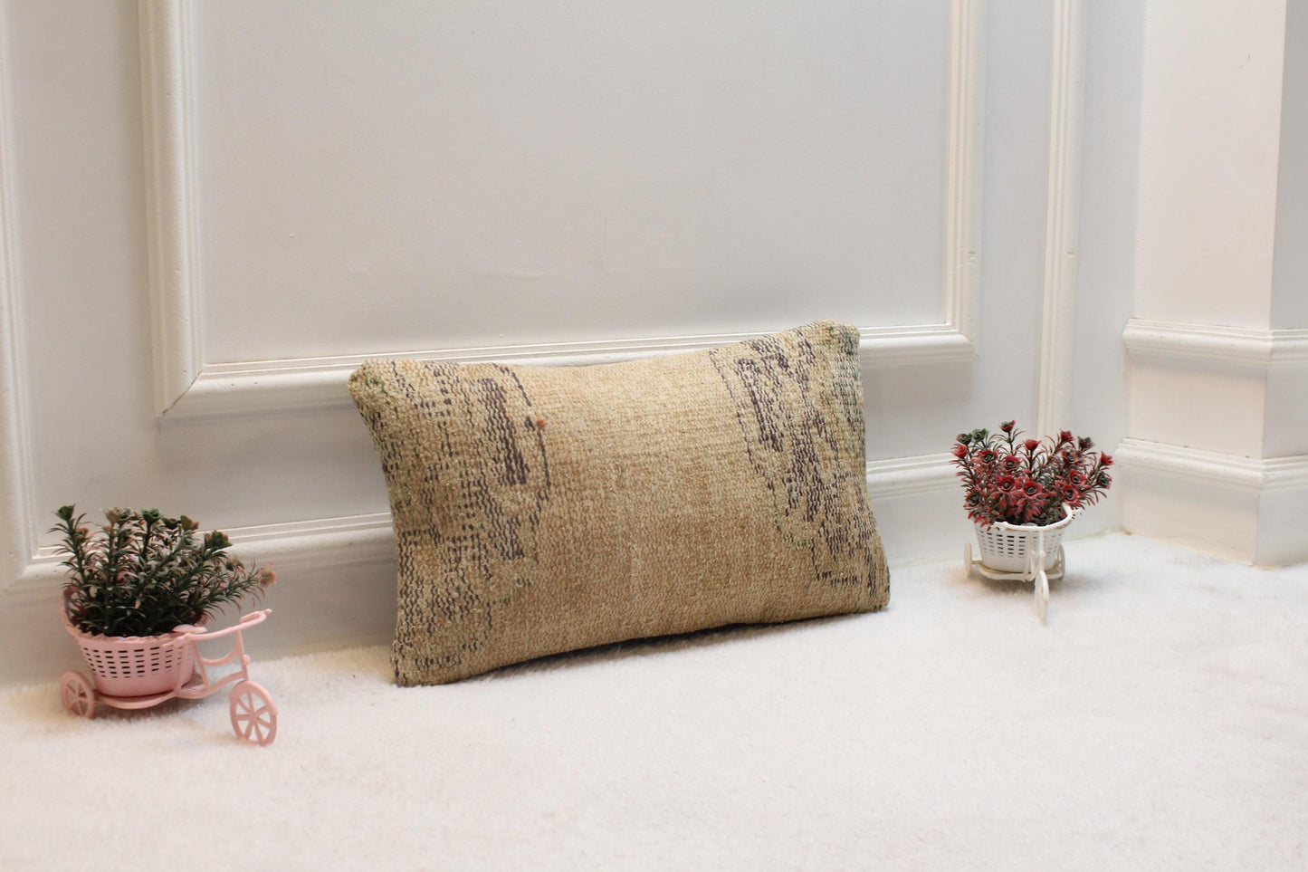 Handmade Beige Turkish Rug Pillow Cover: Boho Lumbar Pillow (12x20 in)
