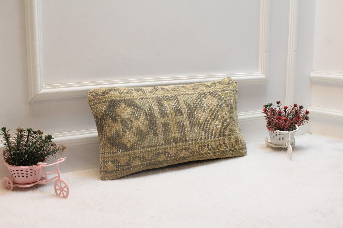 Vintage Turkish Kilim Lumbar Pillow Cover: Handmade Wool Accent (12x20 in)