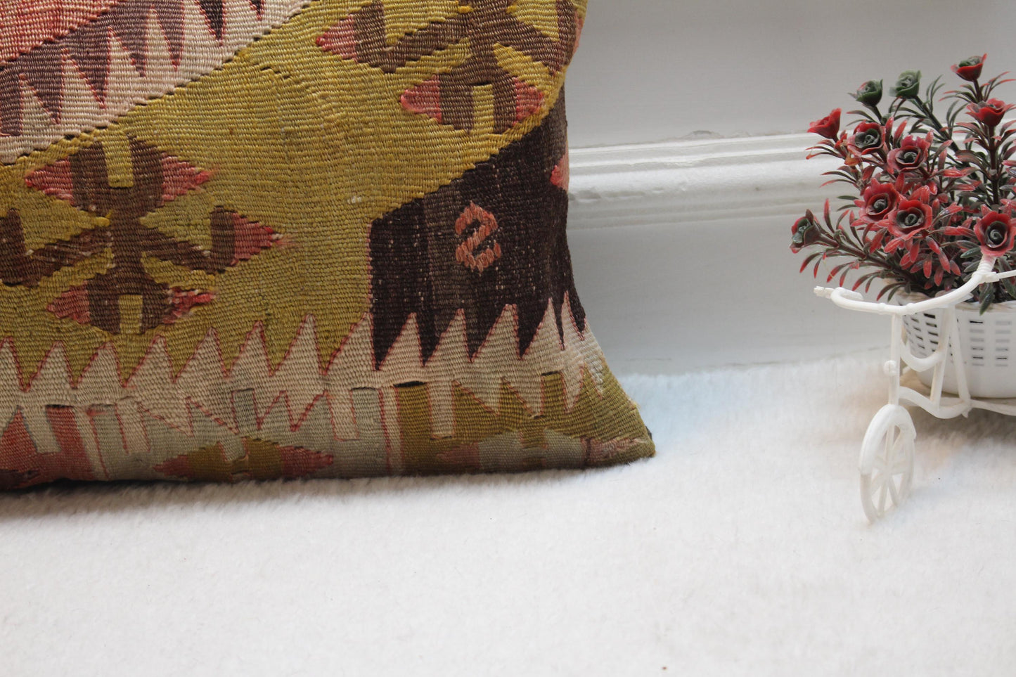 Geometric Kilim Pillow Cover: Vintage Turkish Rug, 12x20 inch