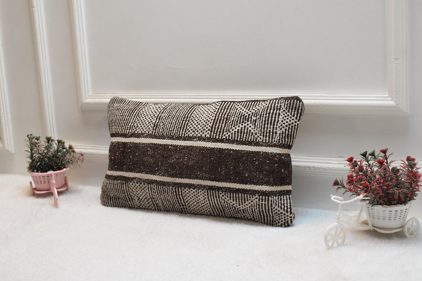 Handmade Turkish Kilim Pillow Cover: Organic Wool Lumbar Pillow (12x20 in)