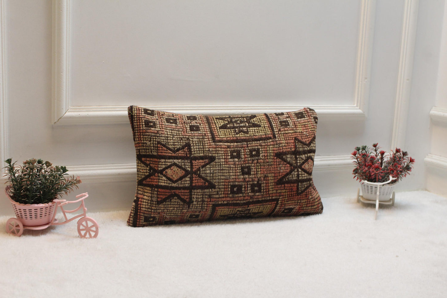 Handmade Turkish Kilim Pillow Cover: Organic Wool Lumbar Cushion (12x20 in)