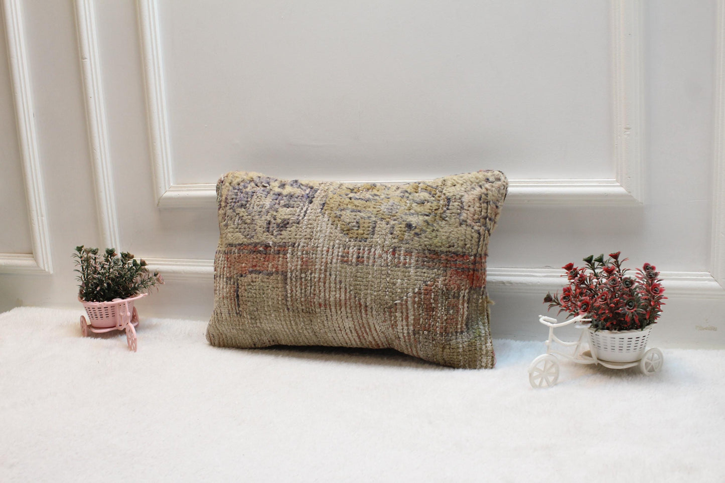 Beige Vintage Turkish Rug Lumbar Pillow Cover (12x20 in)