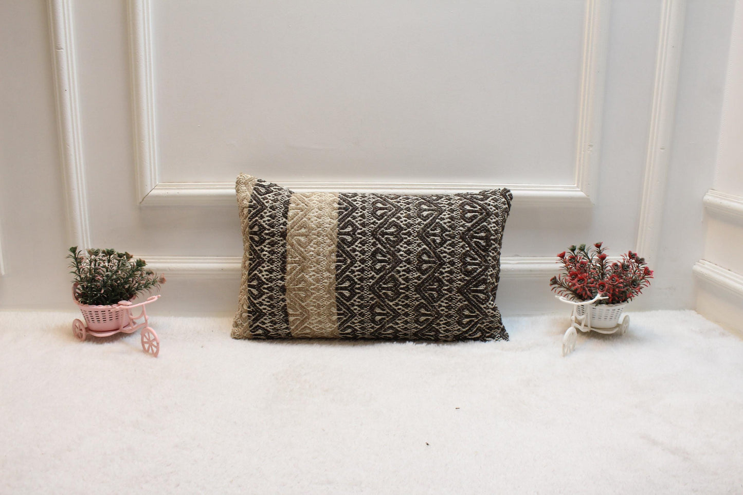 Handmade Wool Kilim Lumbar Pillow Cover: Bohemian Decor (12x20 inc)