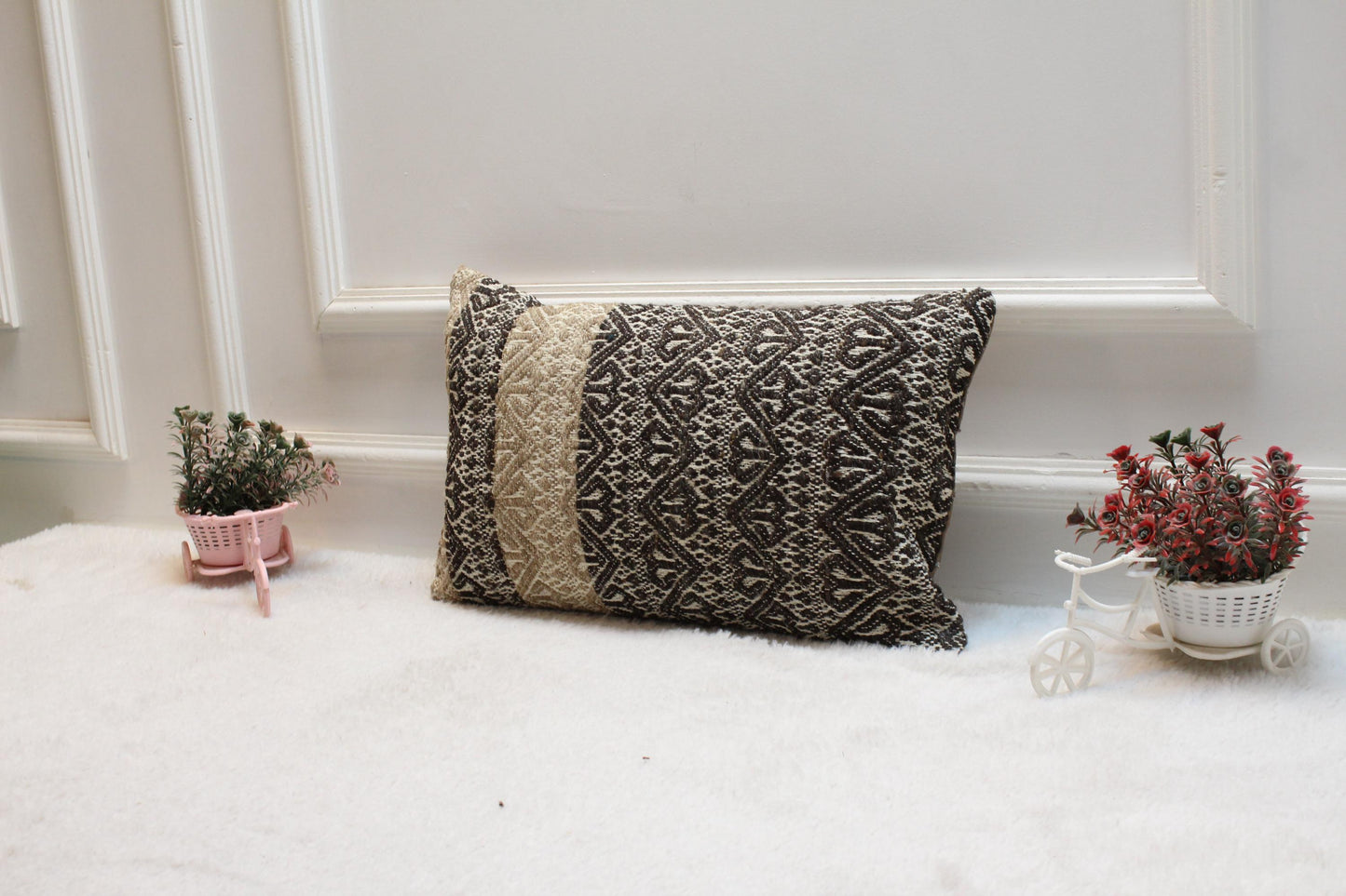 Handmade Wool Kilim Lumbar Pillow Cover: Bohemian Decor (12x20 inc)