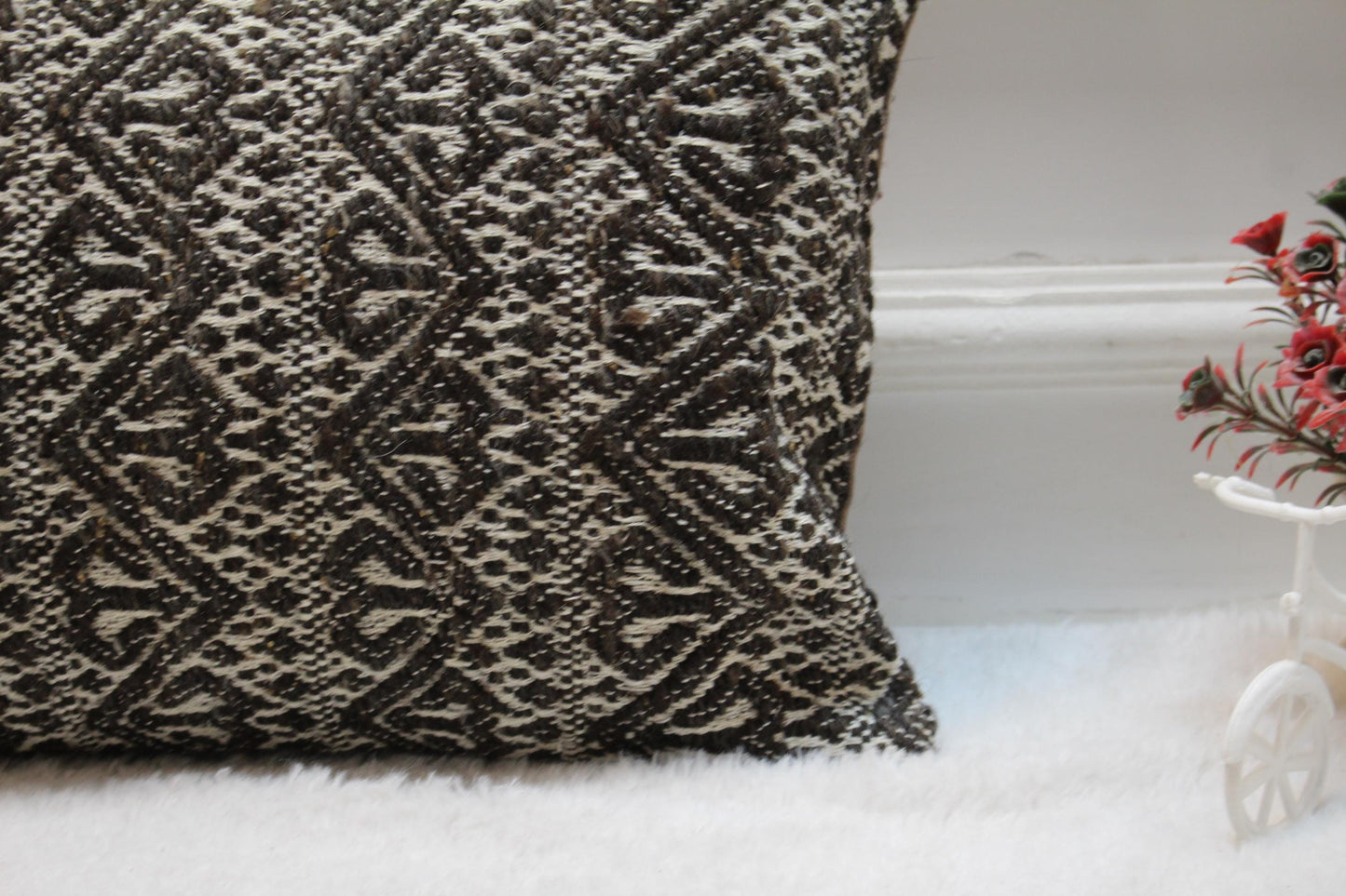 Handmade Wool Kilim Lumbar Pillow Cover: Bohemian Decor (12x20 inc)