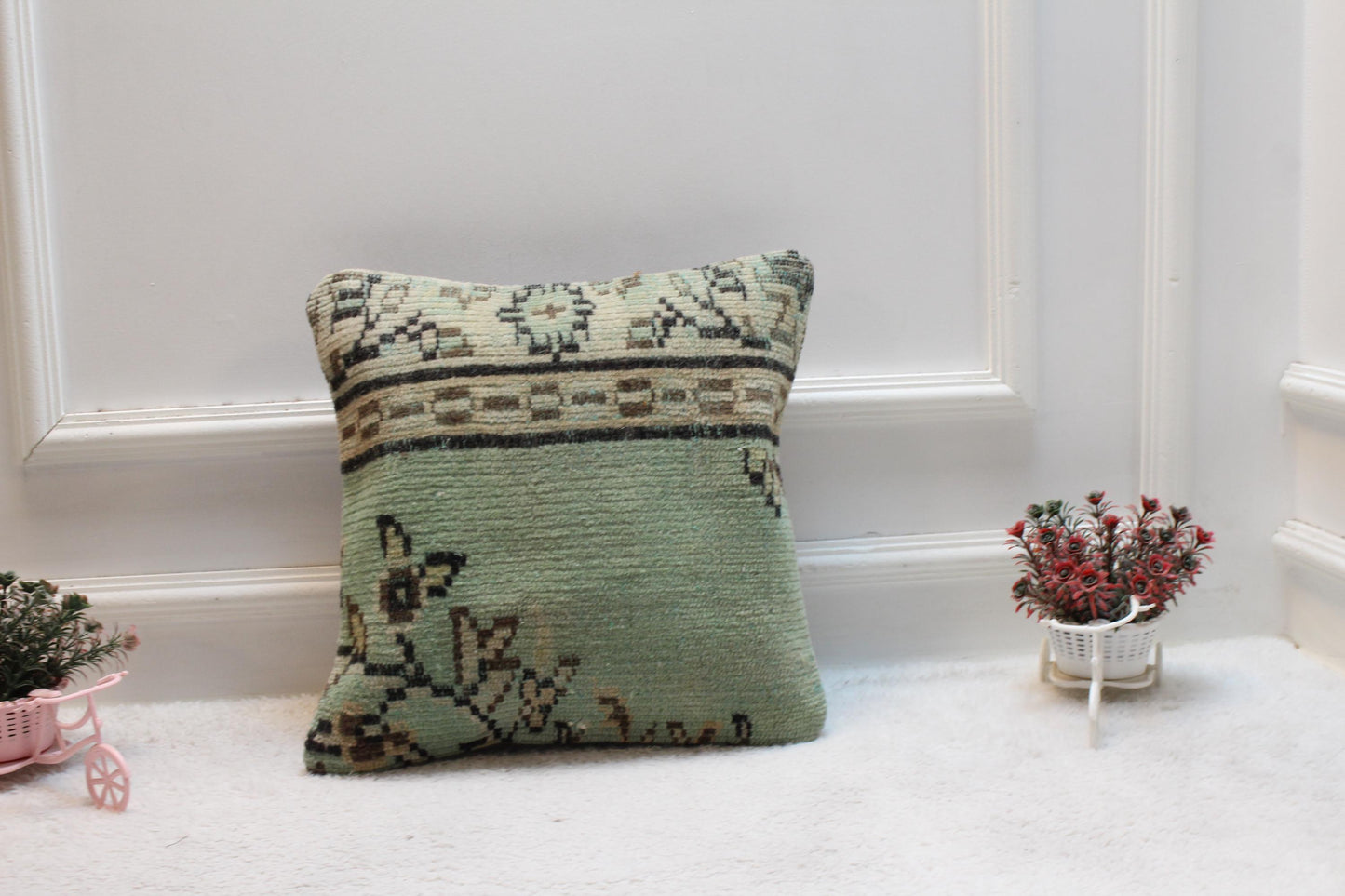 Handmade Green Turkish Pillow Cover: Vintage Kilim Rug, 16x16 inc