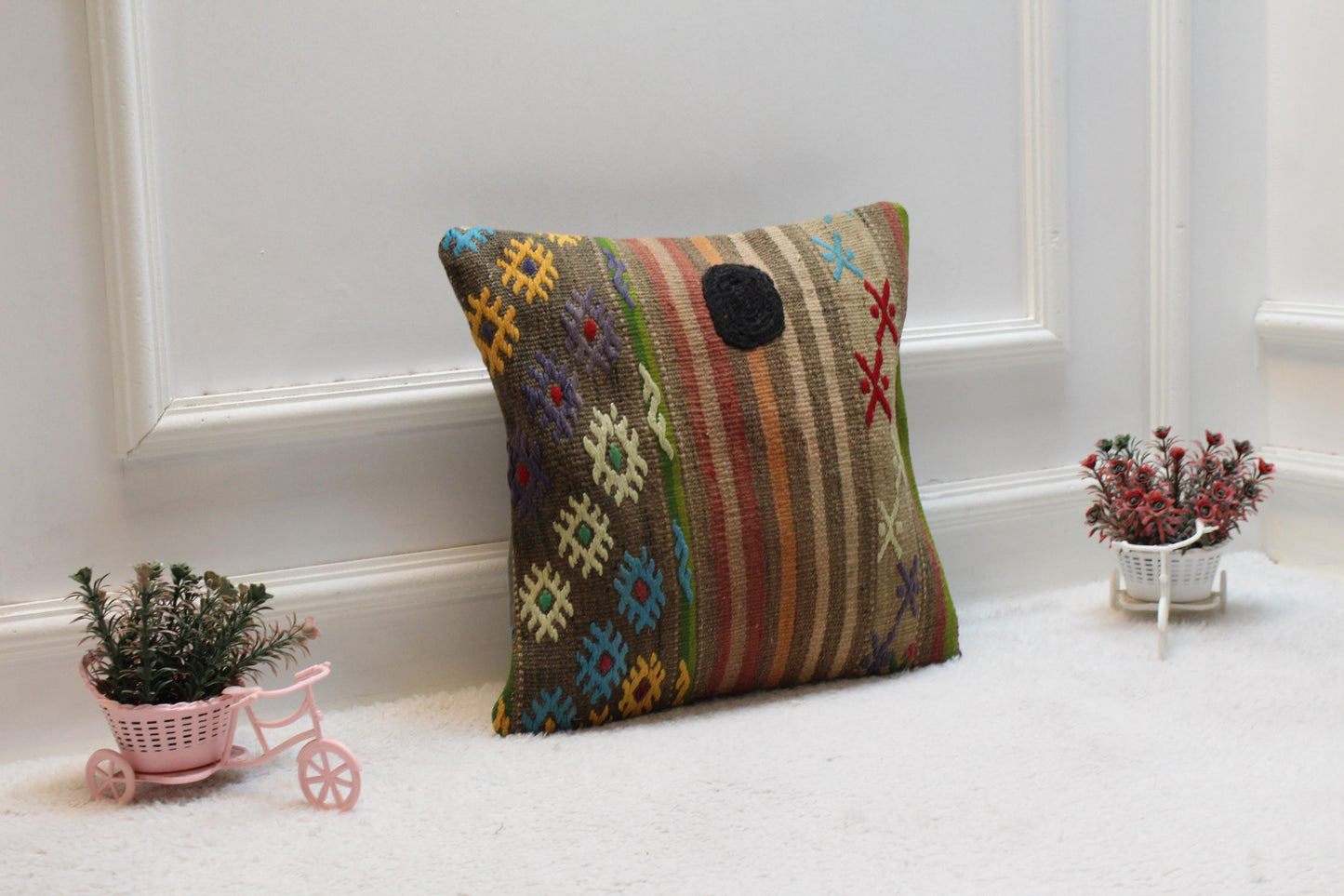 Handmade Geometric Kilim Pillow Cover: Upcycled Anatolian Wool (16x16 in)