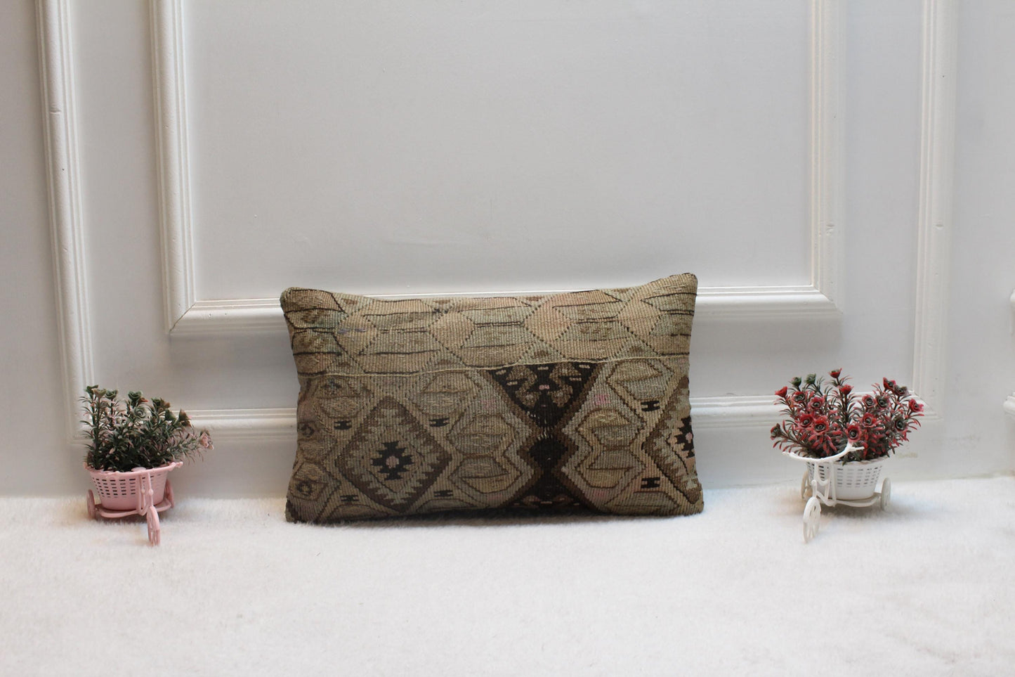 Handmade Lumbar Kilim Pillow Cover: Organic Wool Throw Pillow (12x20 inc)