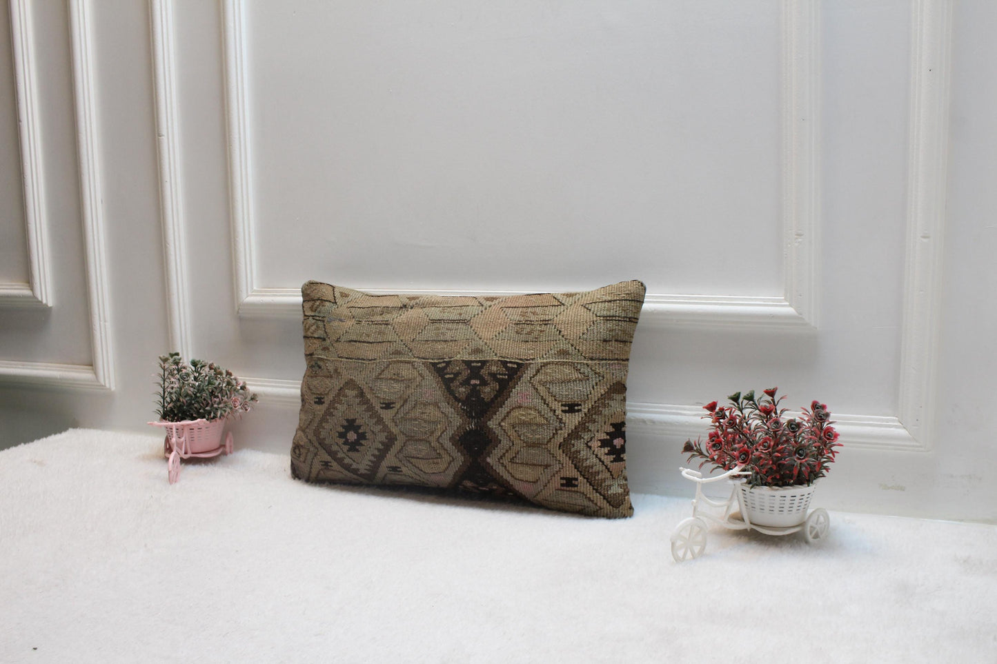 Handmade Lumbar Kilim Pillow Cover: Organic Wool Throw Pillow (12x20 inc)