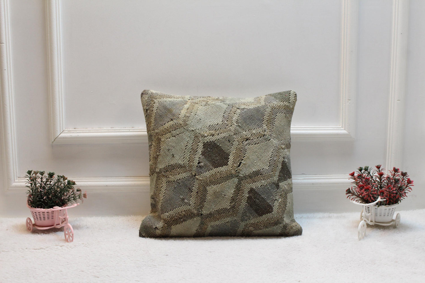 Vintage Turkish Kilim Pillow Cover: Upcycled Woven Wool, 16x16 inch