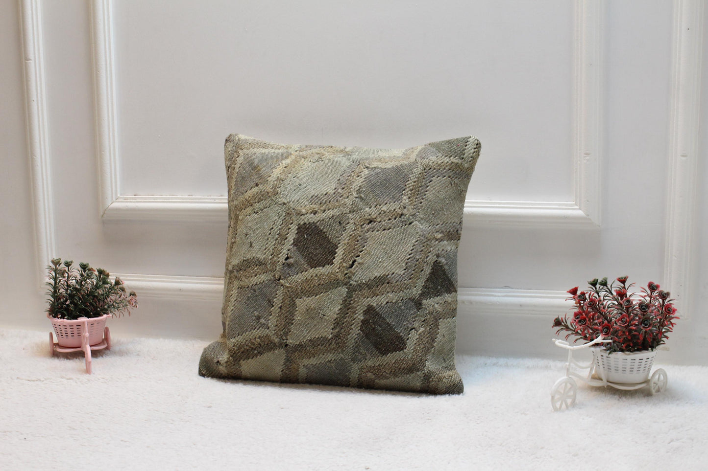 Vintage Turkish Kilim Pillow Cover: Upcycled Woven Wool, 16x16 inch