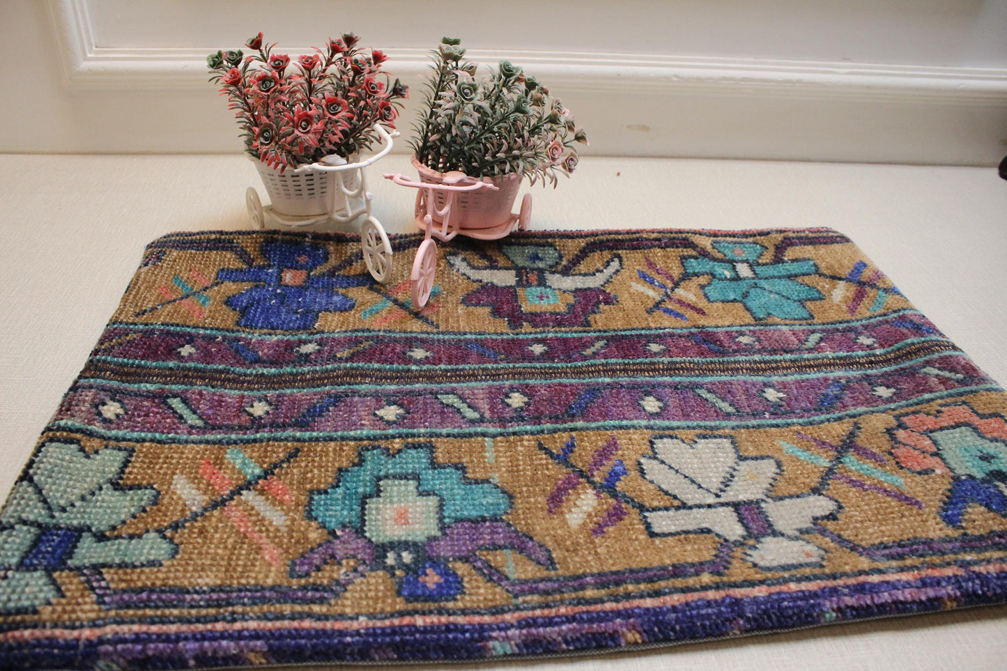 Vintage Turkish Kilim Pillow Cover: Boho Floral Accent Pillow (16x24 inc.)