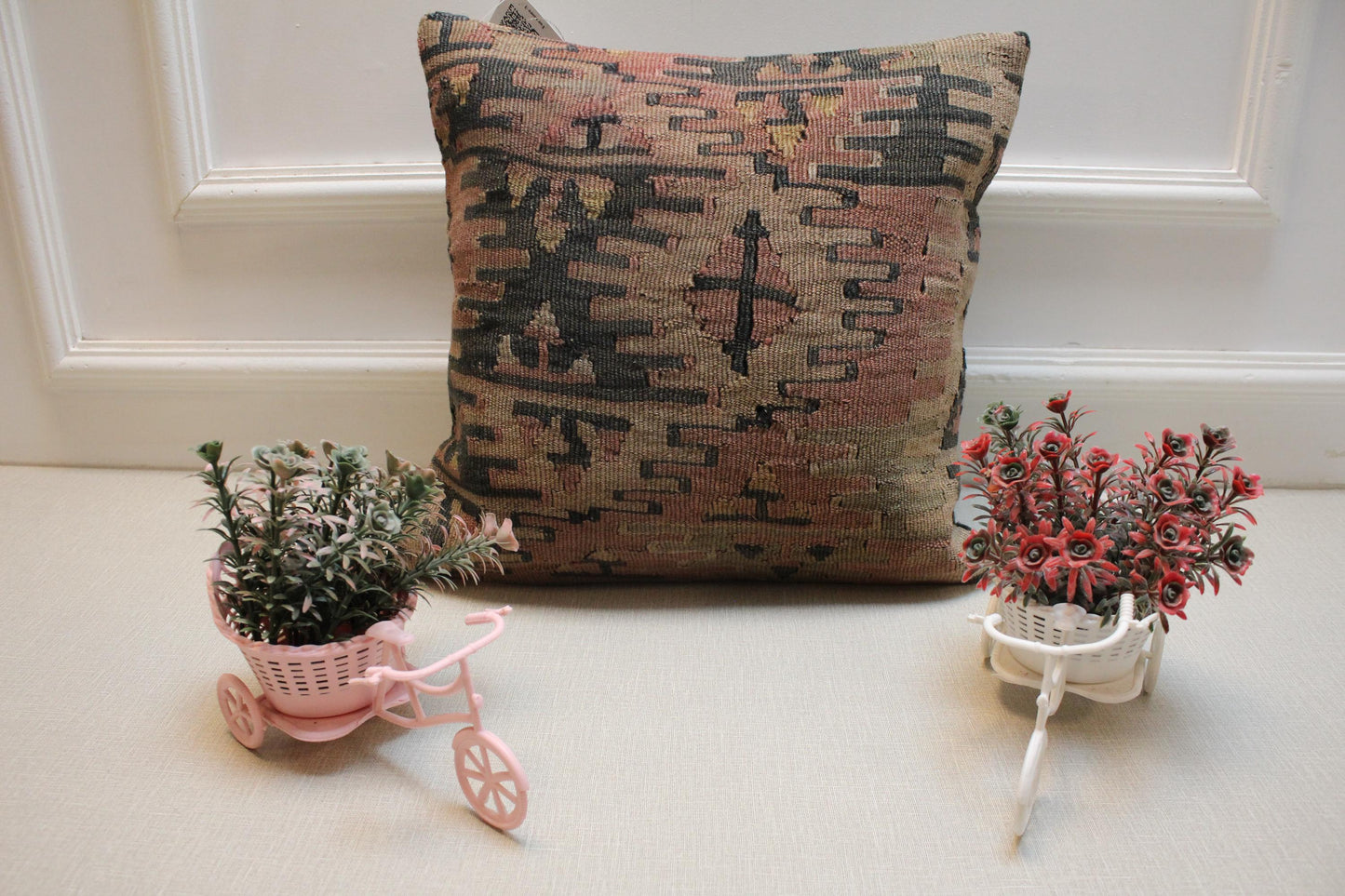 Vintage Turkish Kilim Pillow Cover: Geometric Woven Wool, 16x16