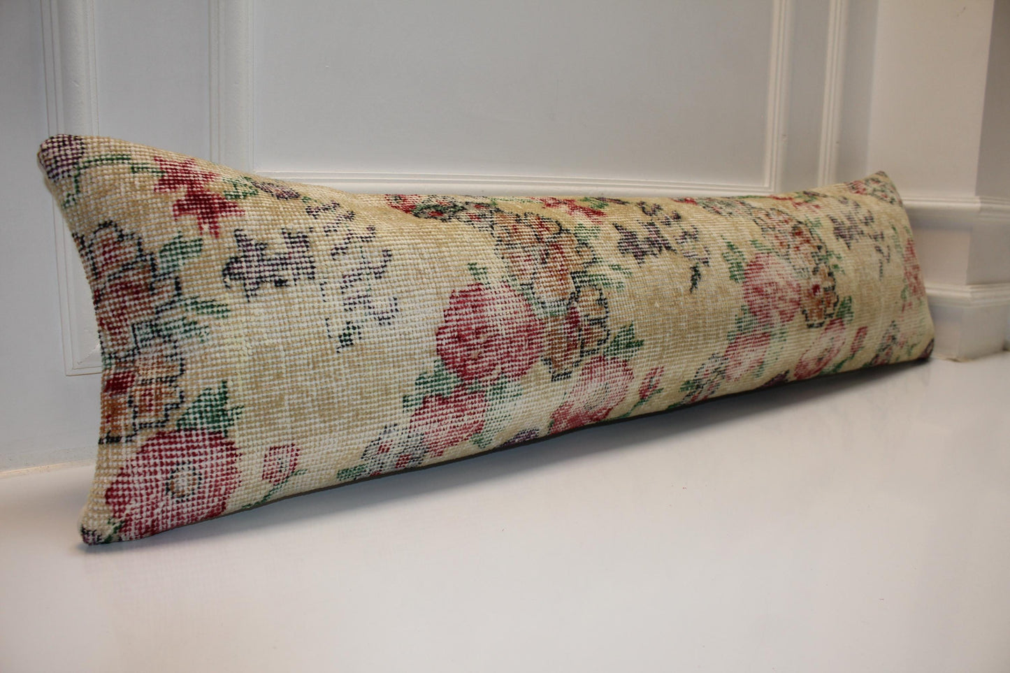 Floral Vintage Kilim Lumbar Pillow Cover: Pastel Rose Design