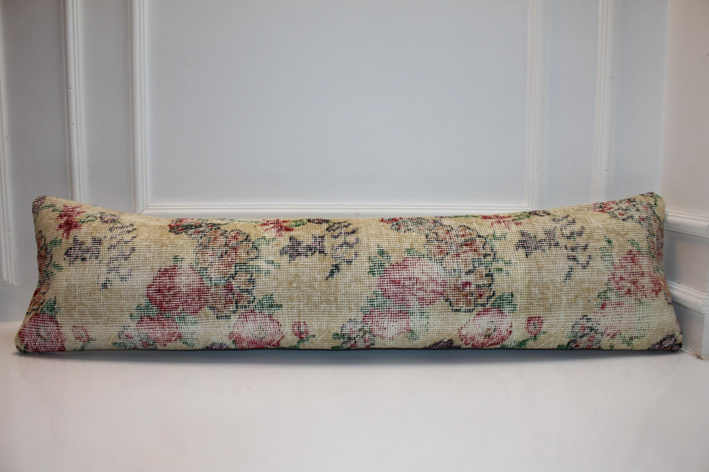 Floral Vintage Kilim Lumbar Pillow Cover: Pastel Rose Design