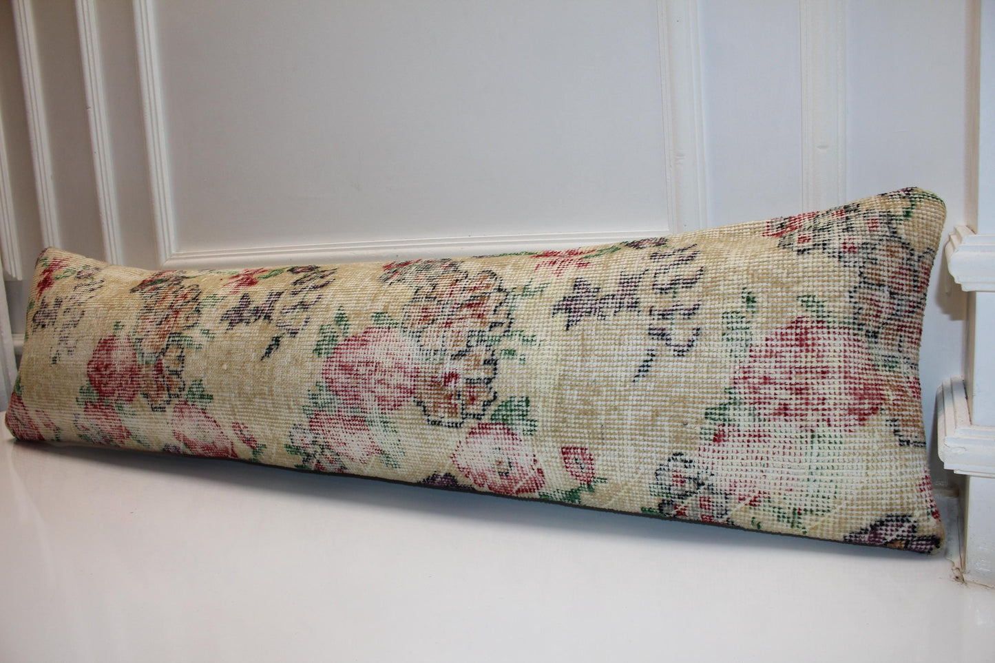 Floral Vintage Kilim Lumbar Pillow Cover: Pastel Rose Design