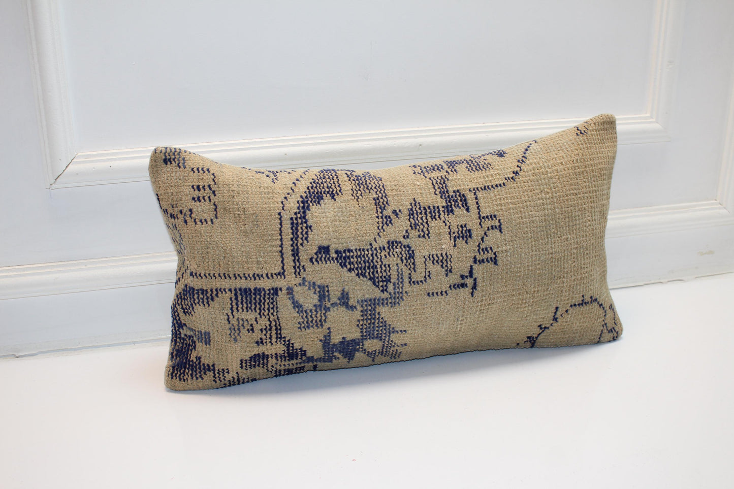 Vintage Turkish Kilim Pillow Cover, Beige Navy Floral Cushion (12x24 inch)