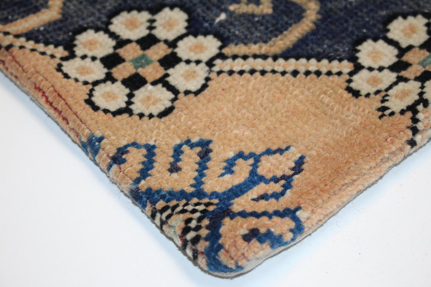 Heritage Kilim Pillow – Graphic Tribal Accent 16x16 inch
